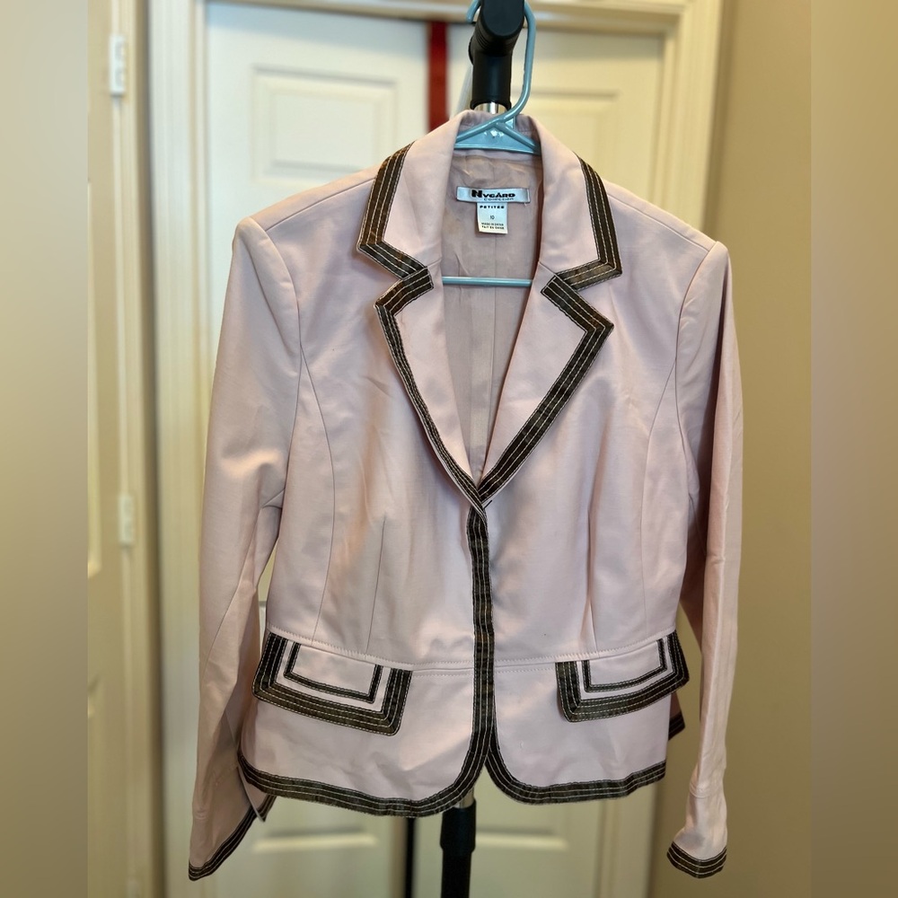 Peter Nygard Light Pink Blazer with Dark Contrast Trim